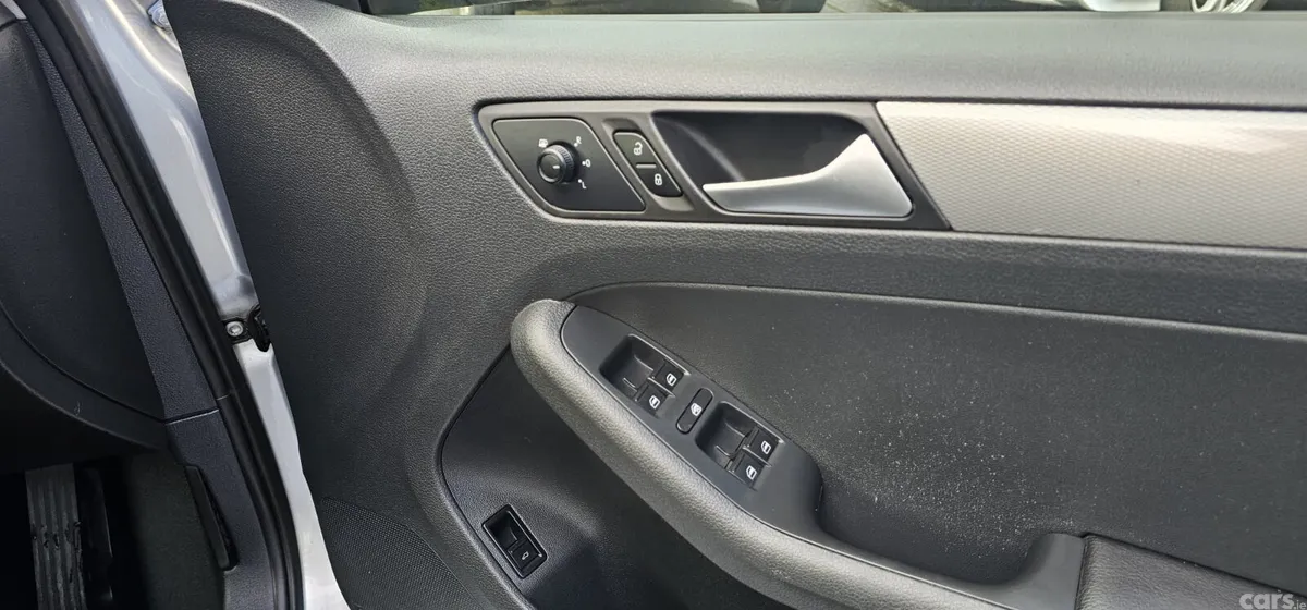 Volkswagen Jetta Saloon, Petrol, 2016, Silver