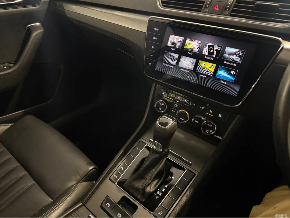 Skoda Superb Hatchback, Diesel, 2023, Grey