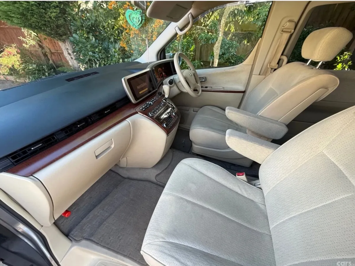 Nissan Elgrand MPV, Petrol, 2007, Silver