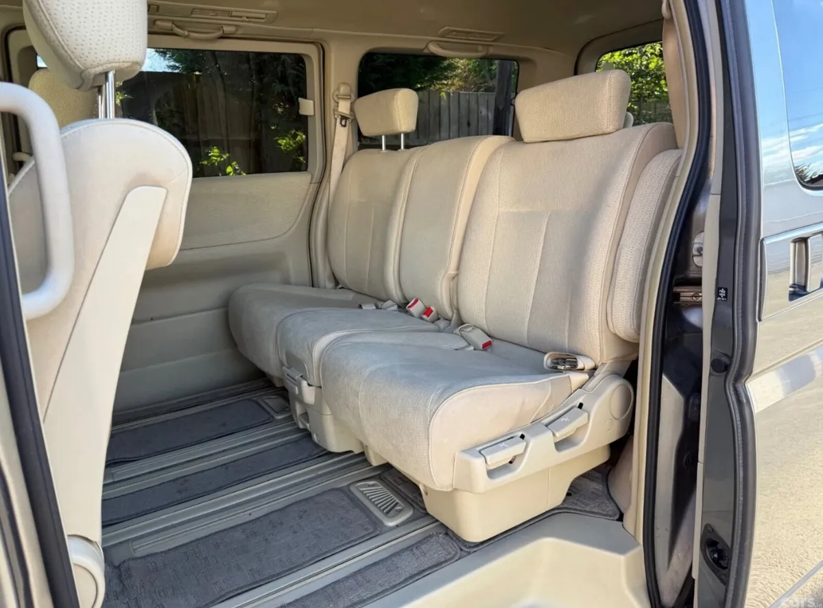 Nissan Elgrand MPV, Petrol, 2007, Silver