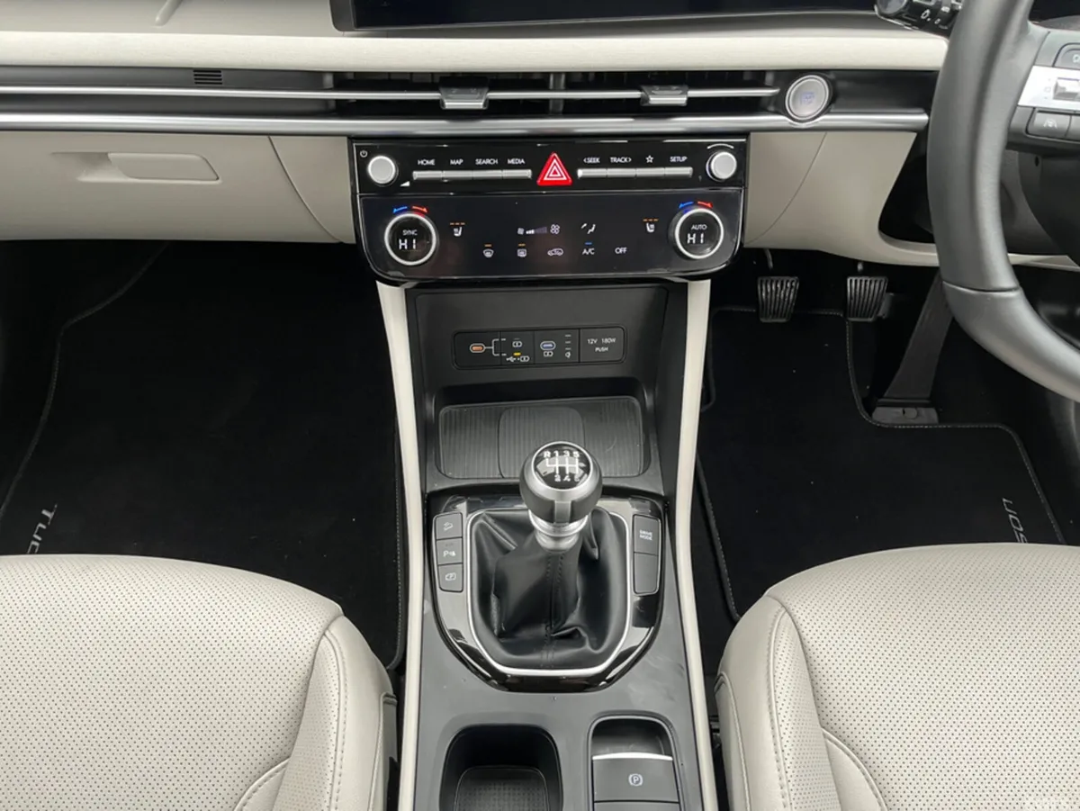 Hyundai Tucson MPV, Diesel, 2025, Red