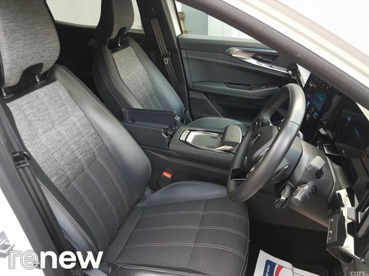 Renault Austral SUV, Petrol, 2025, White