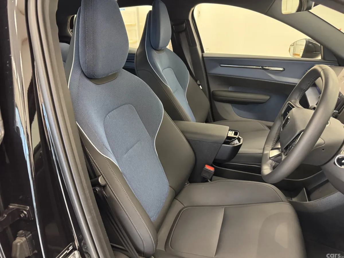 Volvo EX30 Estate/Jeep, Electric, 2024, Black