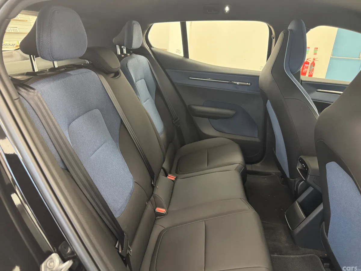 Volvo EX30 Estate/Jeep, Electric, 2024, Black