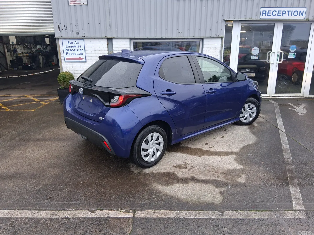 Toyota Yaris Hatchback, Petrol Hybrid, 2021, Blue