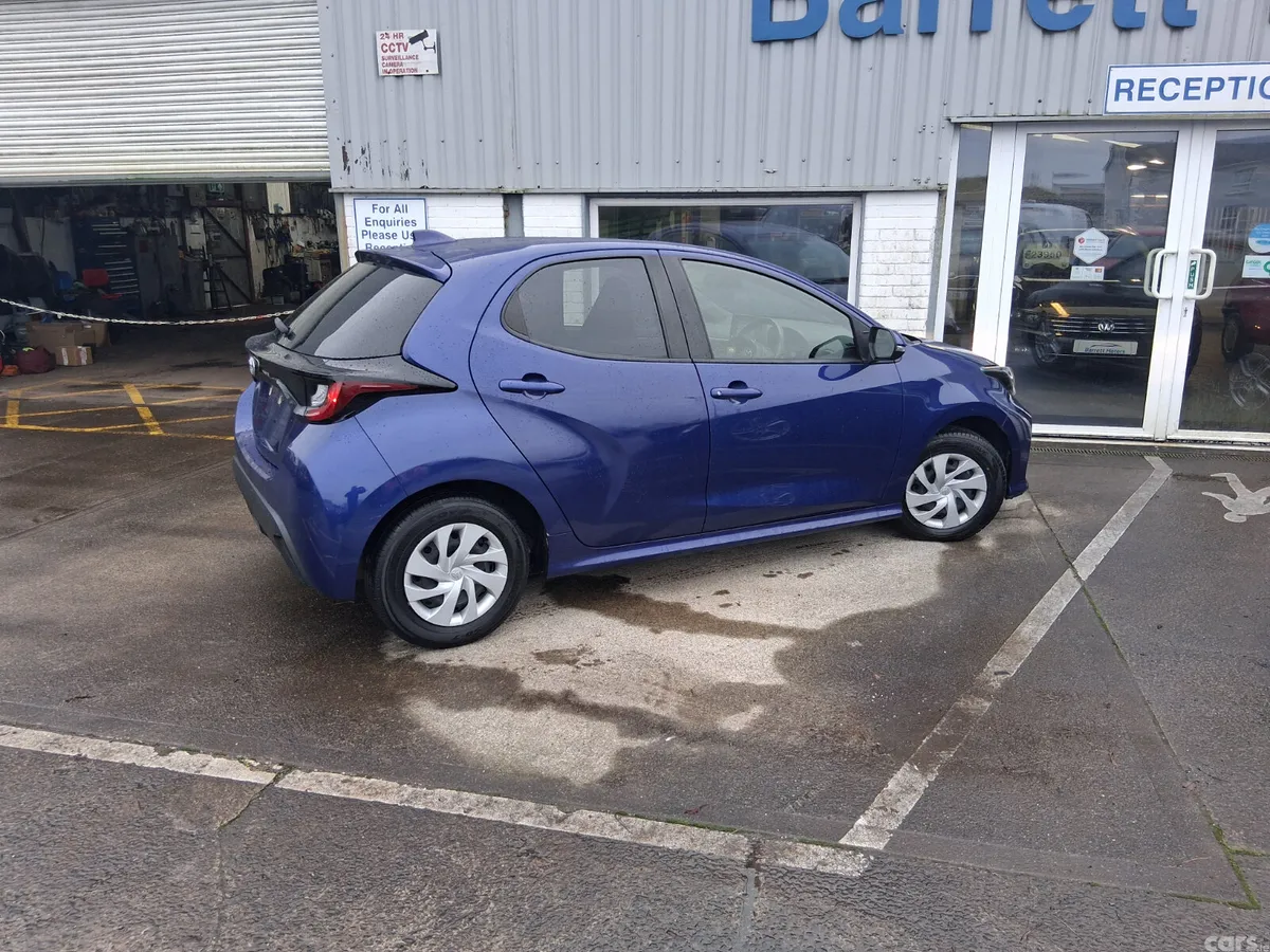 Toyota Yaris Hatchback, Petrol Hybrid, 2021, Blue