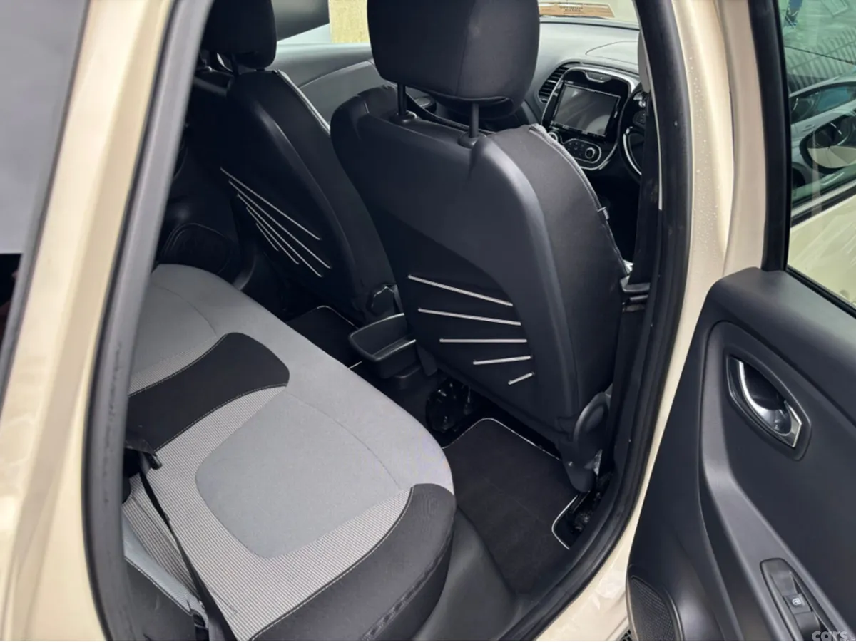 Renault Captur Hatchback, Petrol, 2016, White