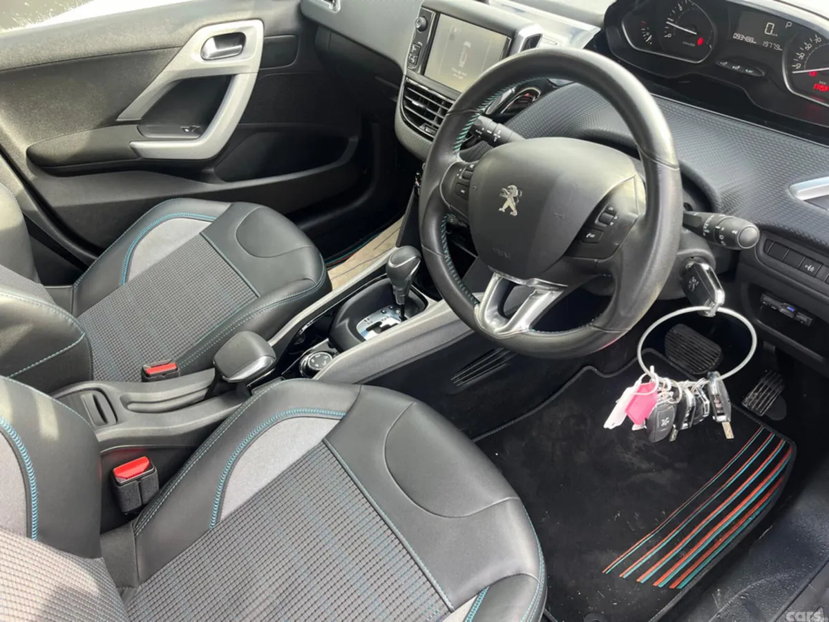 Peugeot 2008 Hatchback, Petrol, 2016, Grey