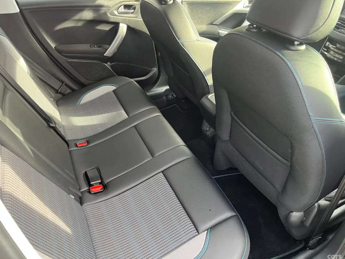 Peugeot 2008 Hatchback, Petrol, 2016, Grey