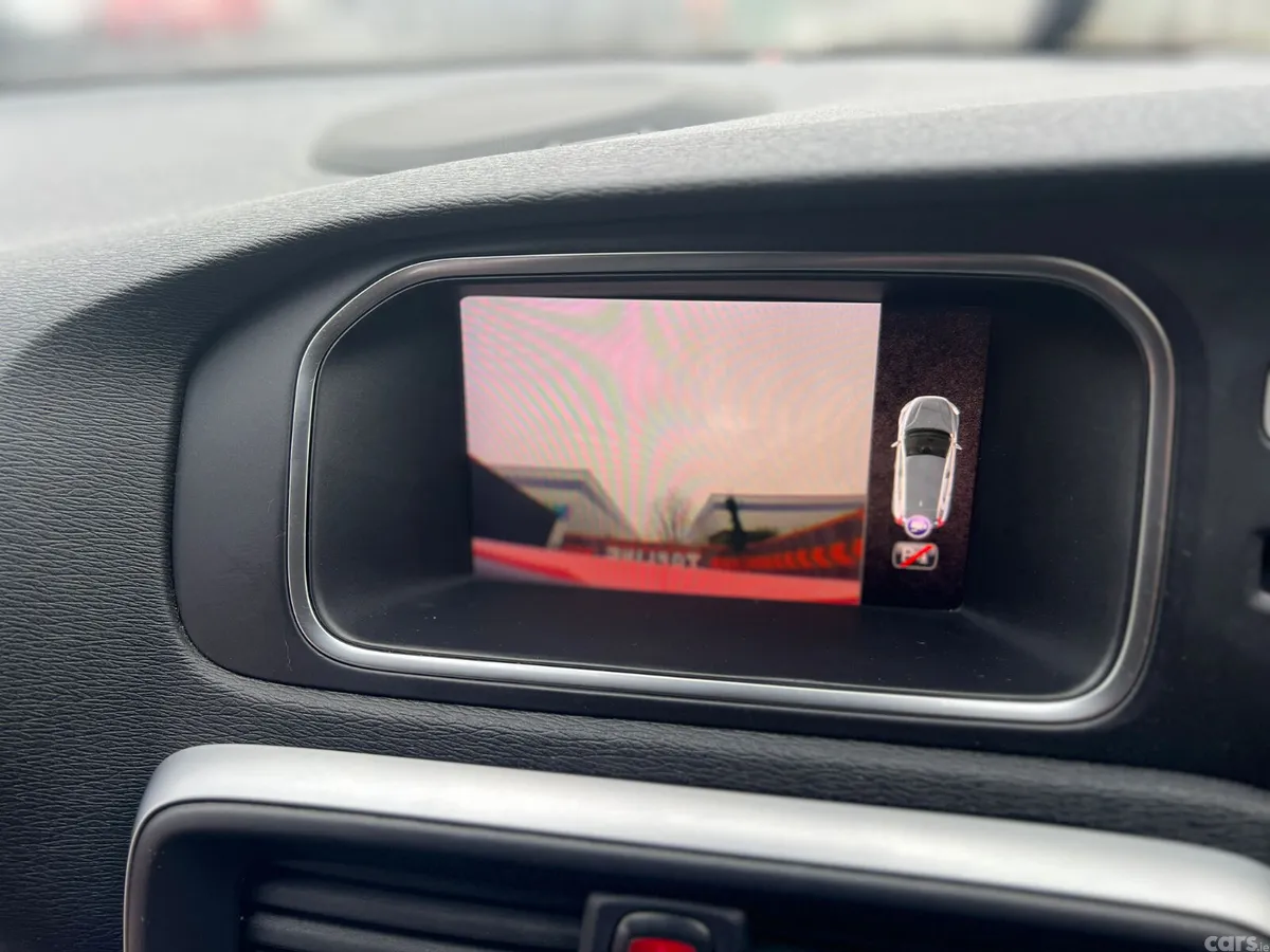 Volvo V40 Hatchback, Diesel, 2019, Red
