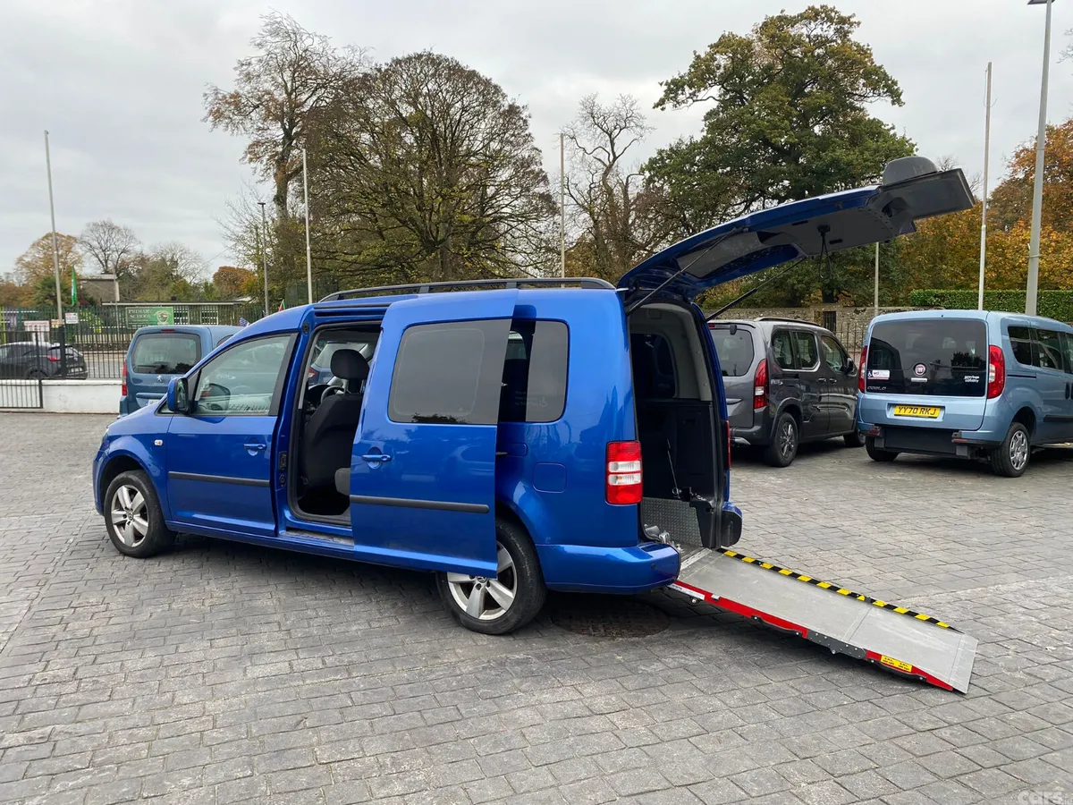 Volkswagen Caddy Maxi Life MPV, Diesel, 2015, Blue