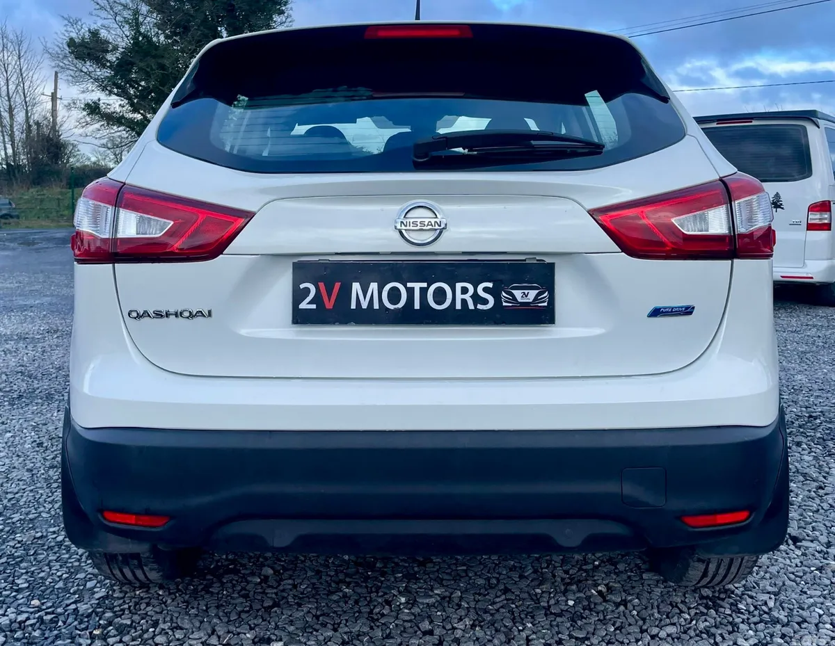 Nissan Qashqai Hatchback, Diesel, 2015, White