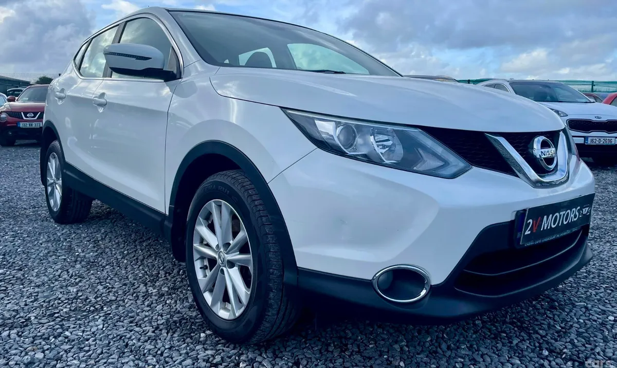 Nissan Qashqai Hatchback, Diesel, 2015, White