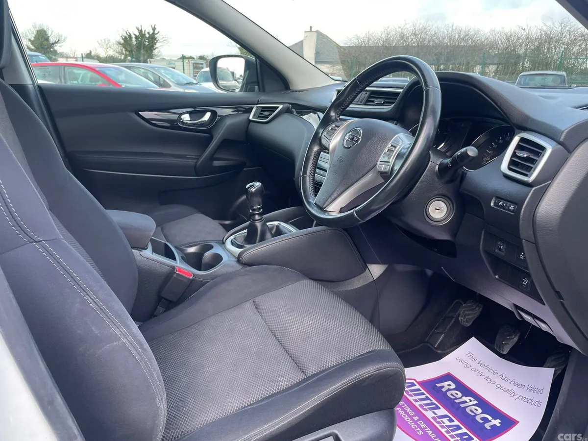 Nissan Qashqai Hatchback, Diesel, 2015, White