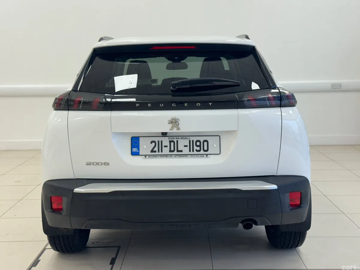 Peugeot 2008 MPV, Petrol, 2021, White