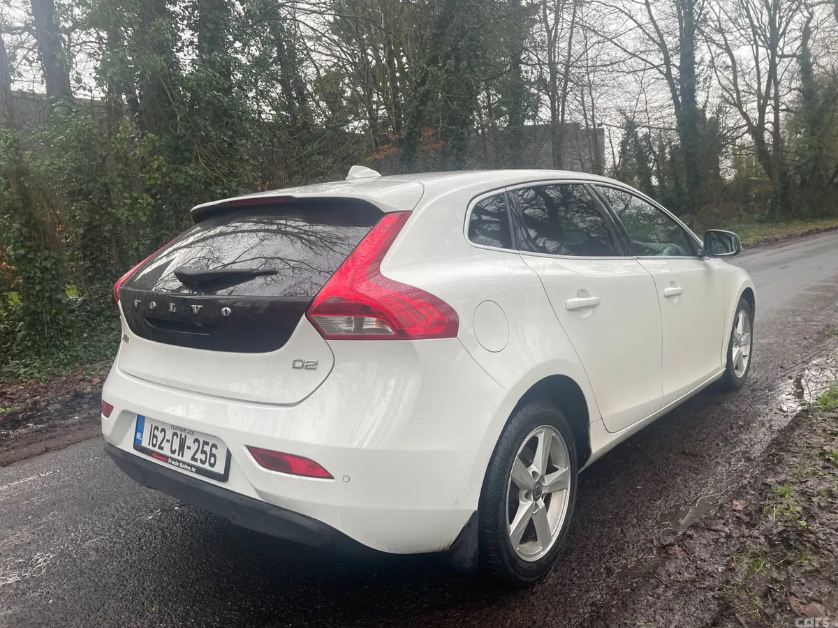Volvo V40 Hatchback, Diesel, 2016, White