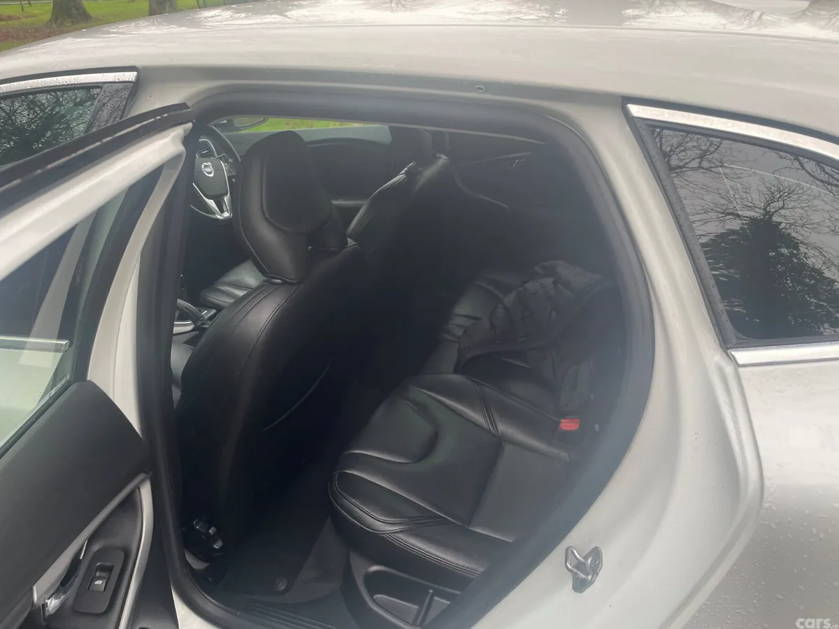 Volvo V40 Hatchback, Diesel, 2016, White