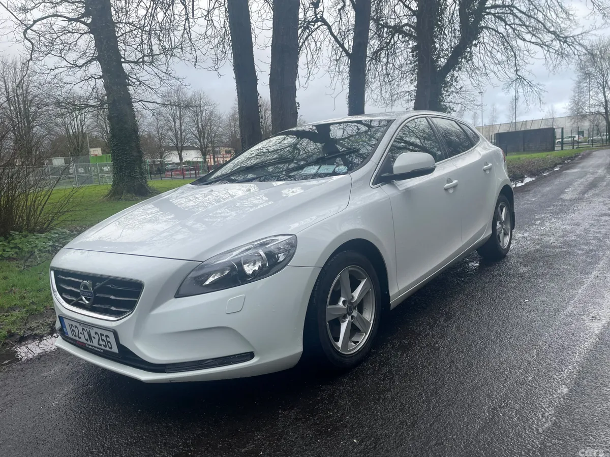 Volvo V40 Hatchback, Diesel, 2016, White