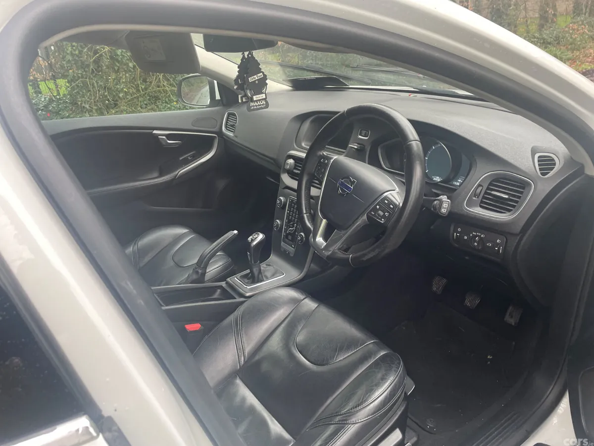Volvo V40 Hatchback, Diesel, 2016, White