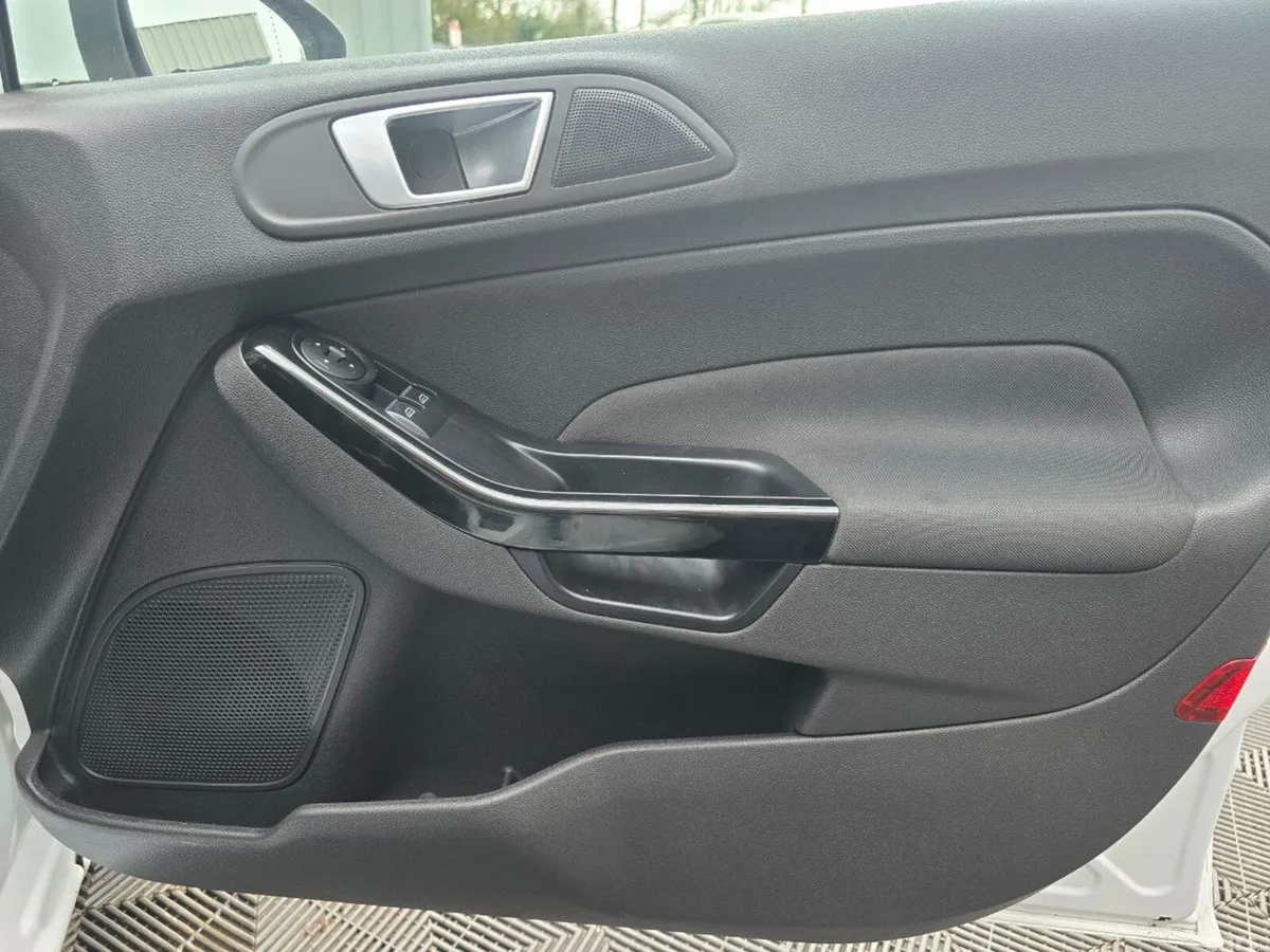 Ford Fiesta Hatchback, Petrol, 2016, White