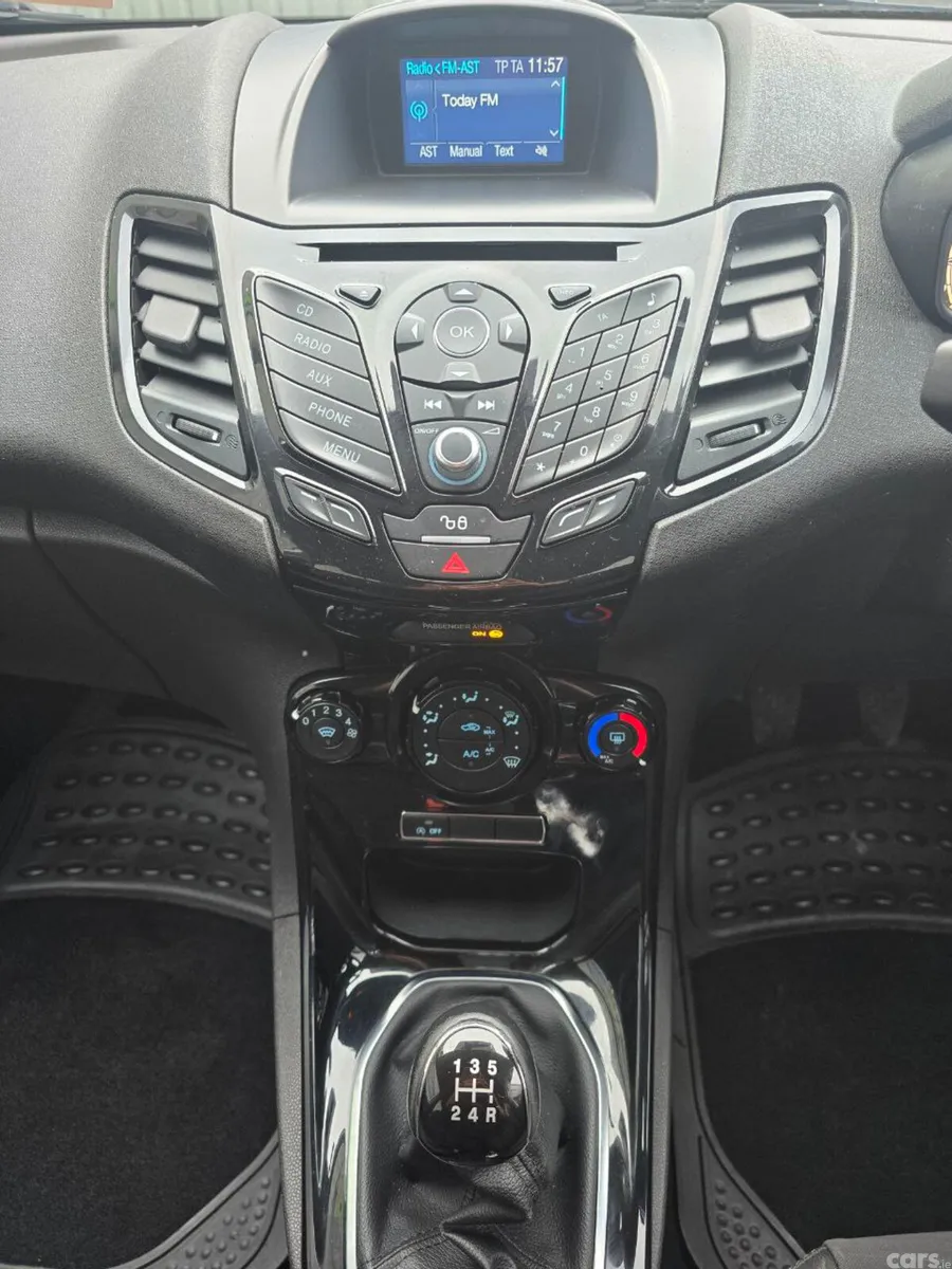 Ford Fiesta Hatchback, Petrol, 2016, White