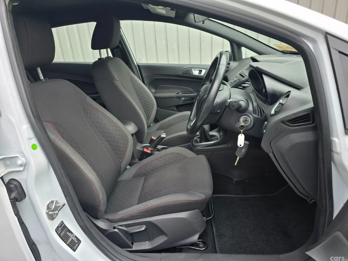 Ford Fiesta Hatchback, Petrol, 2017, White