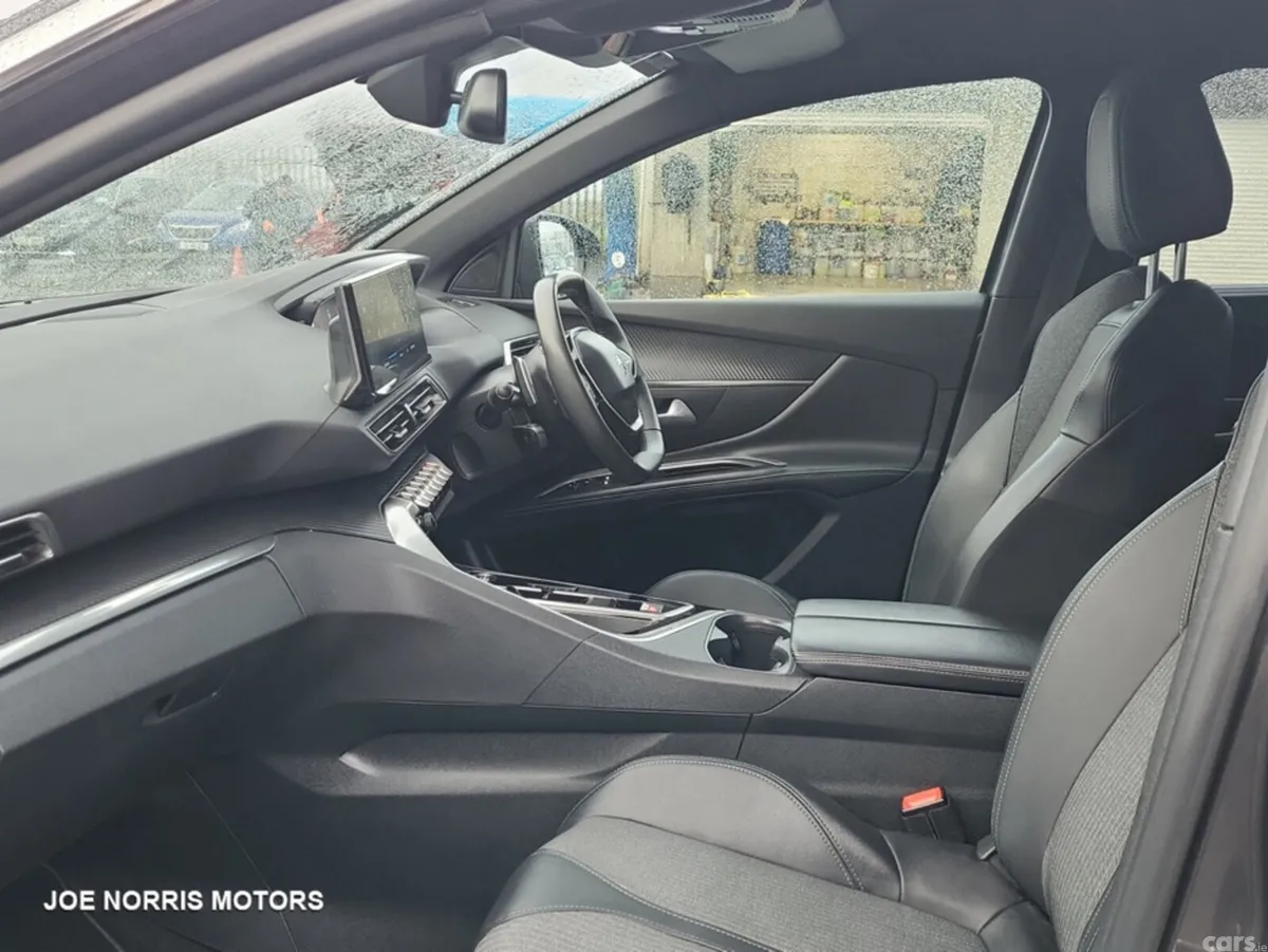 Peugeot 5008 SUV, Diesel, 2024, Grey