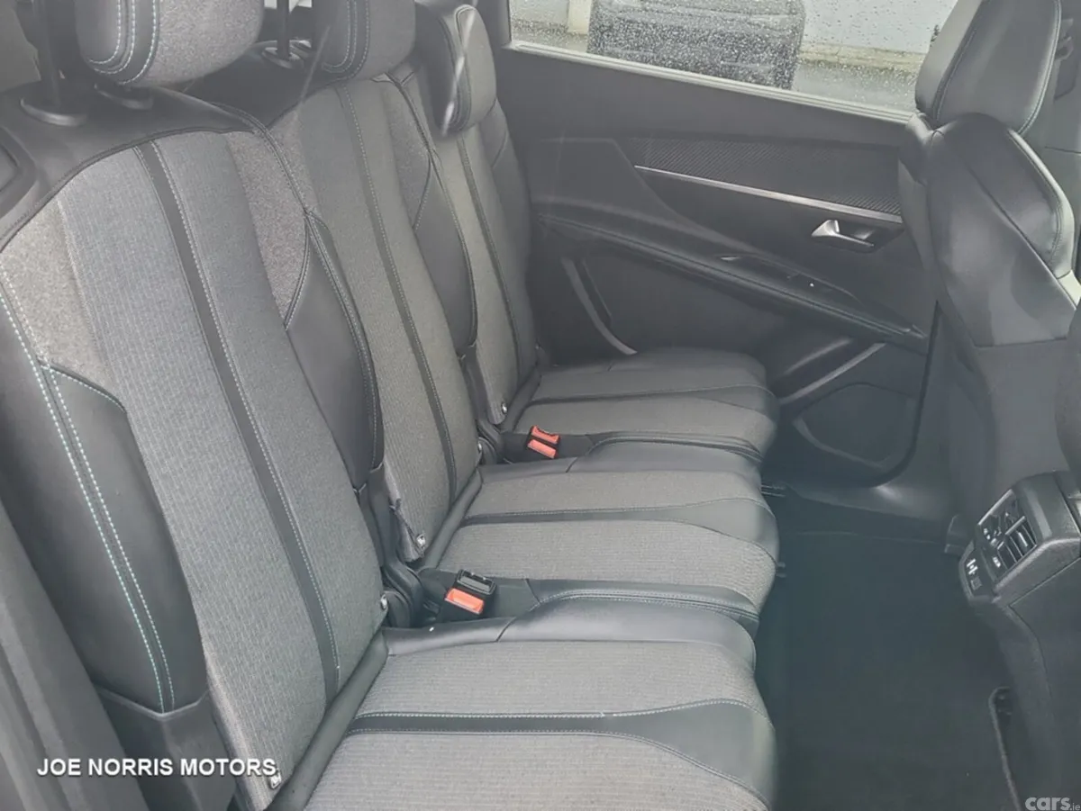 Peugeot 5008 SUV, Diesel, 2024, Grey