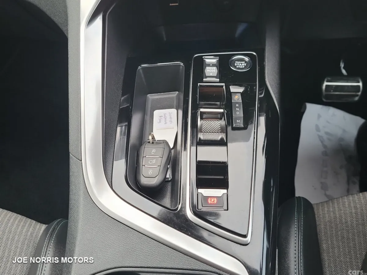 Peugeot 5008 SUV, Diesel, 2024, Grey
