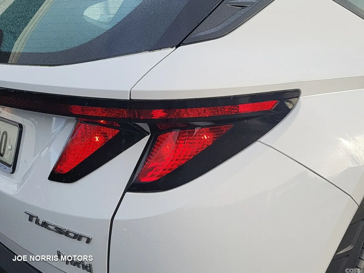 Hyundai Tucson MPV, Petrol Hybrid, 2023, White
