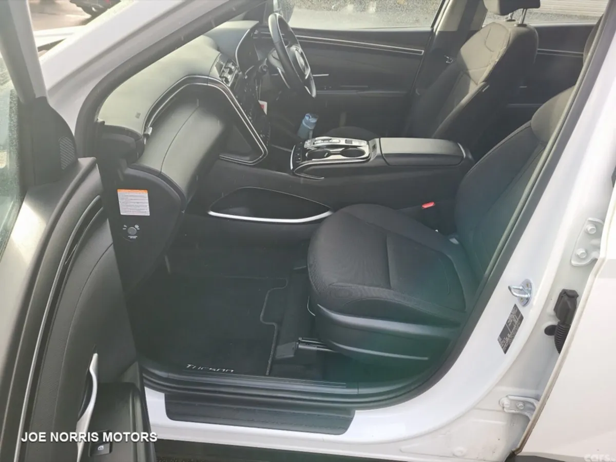 Hyundai Tucson MPV, Petrol Hybrid, 2023, White