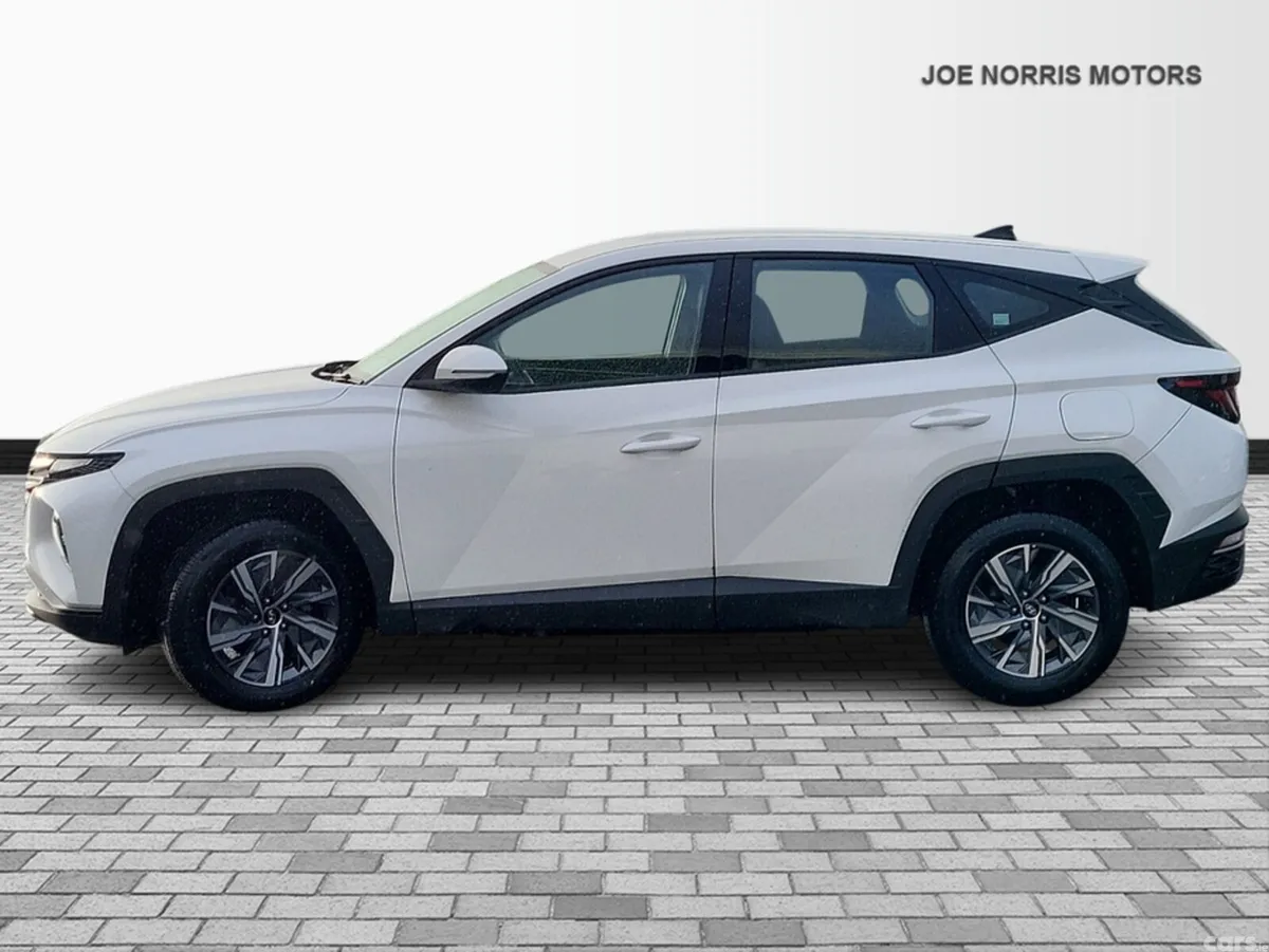 Hyundai Tucson MPV, Petrol Hybrid, 2023, White
