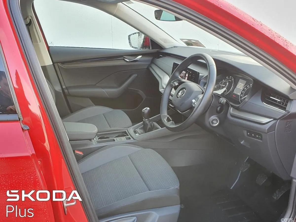 Skoda Octavia Saloon, Petrol, 2023, Red