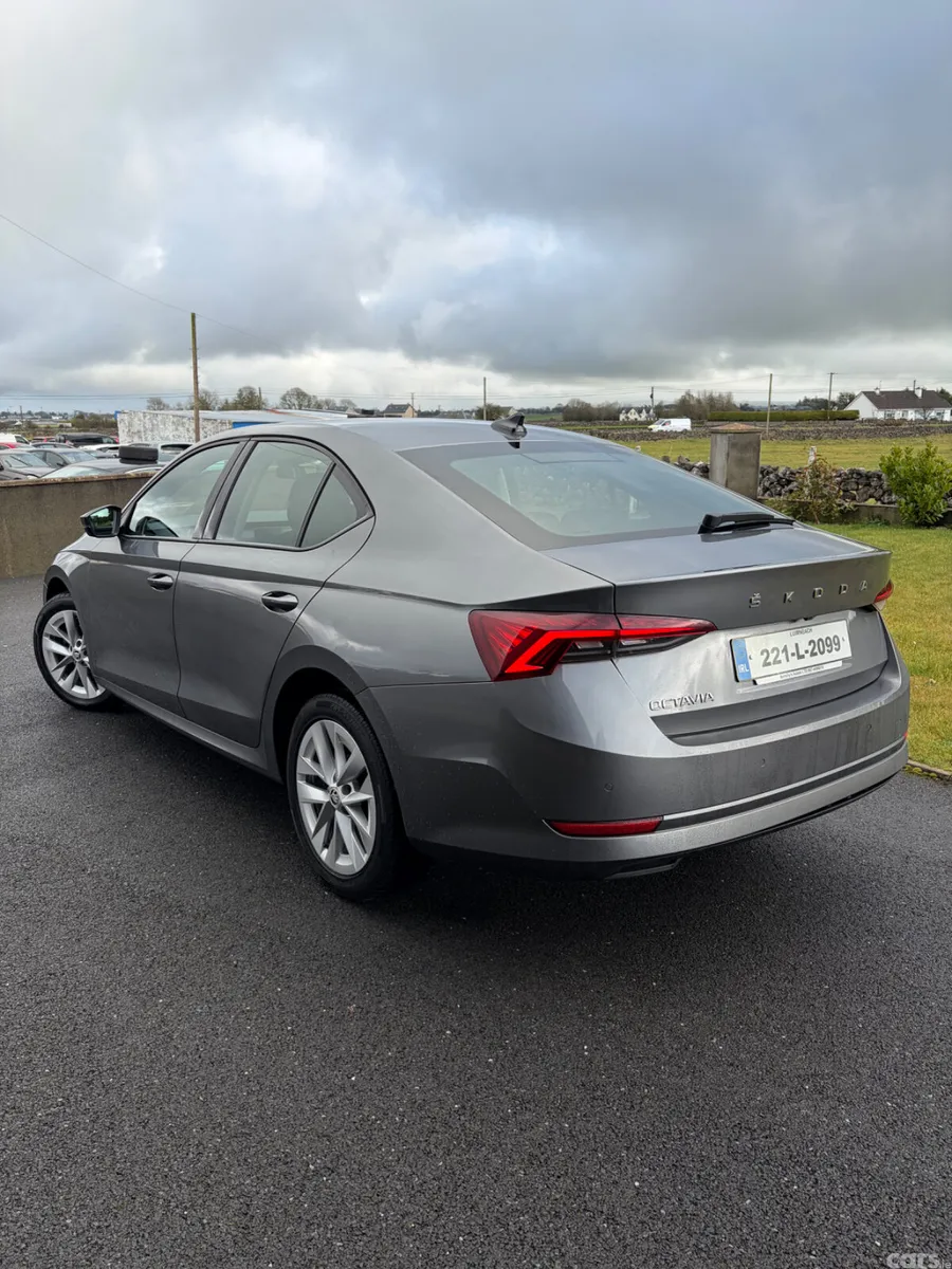 Skoda Octavia Saloon, Diesel, 2022, Grey