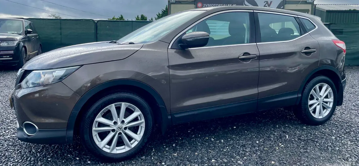 Nissan Qashqai Hatchback, Diesel, 2015, Brown