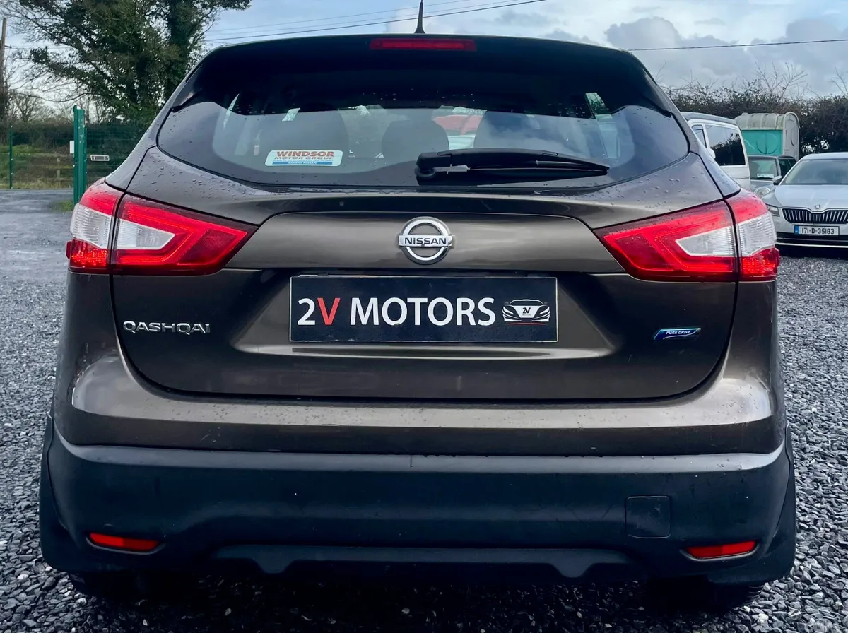 Nissan Qashqai Hatchback, Diesel, 2015, Brown