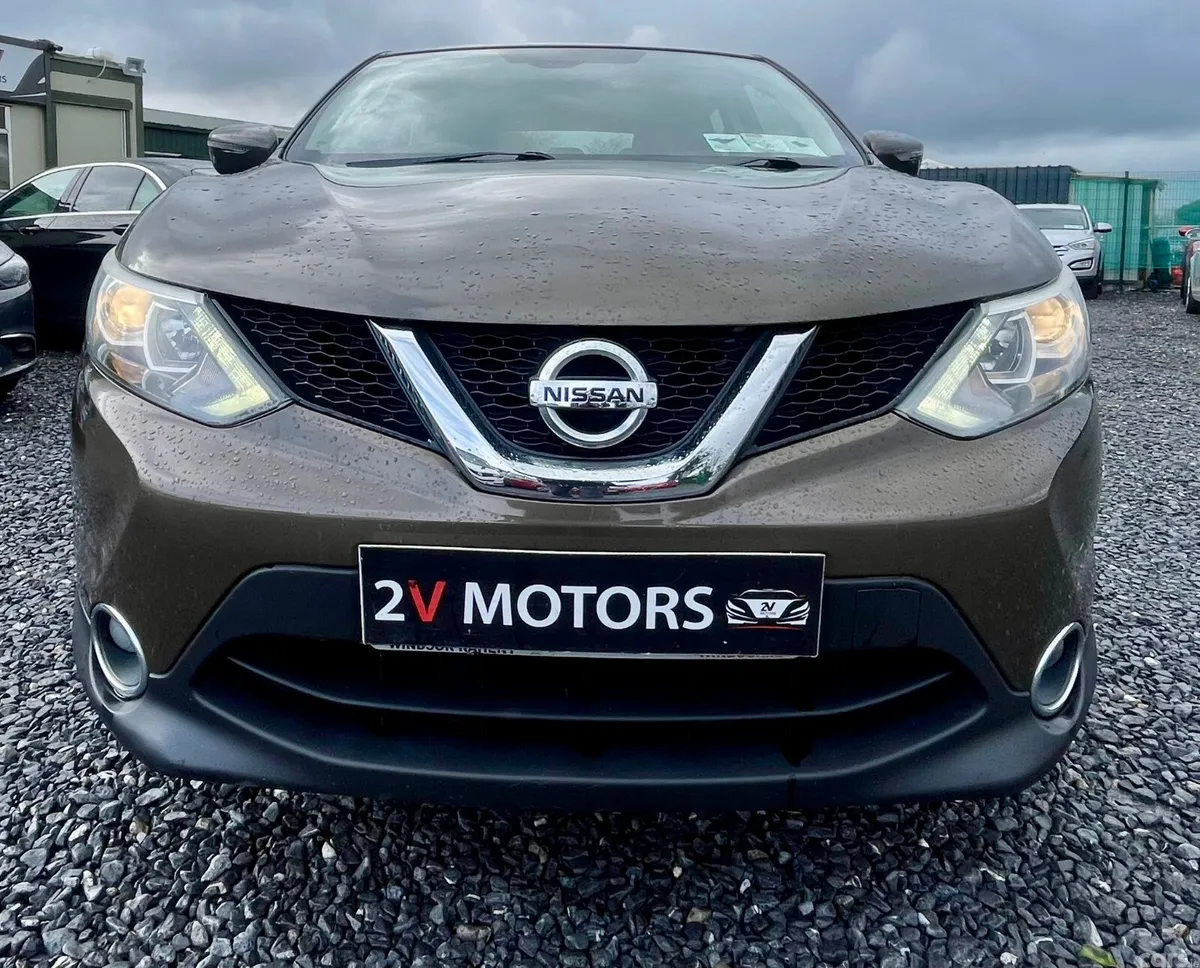 Nissan Qashqai Hatchback, Diesel, 2015, Brown
