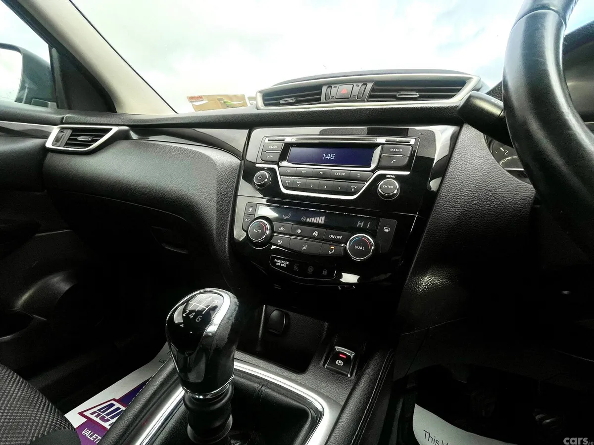 Nissan Qashqai Hatchback, Diesel, 2015, Brown