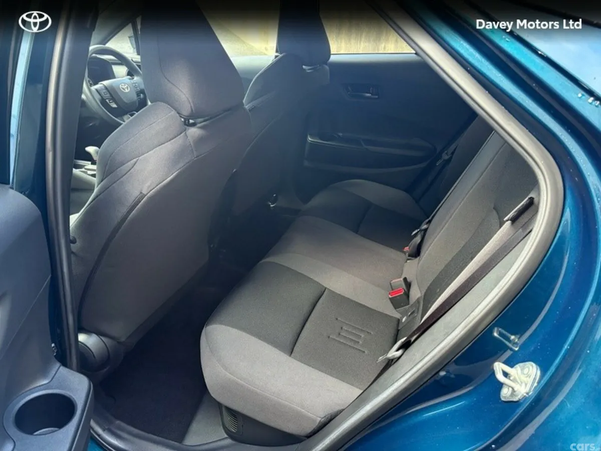 Toyota C-HR SUV, Petrol Hybrid, 2024, Blue