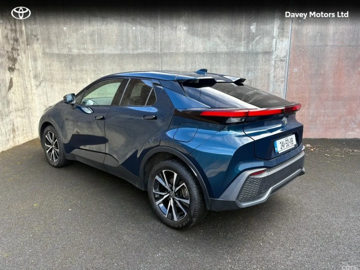 Toyota C-HR SUV, Petrol Hybrid, 2024, Blue