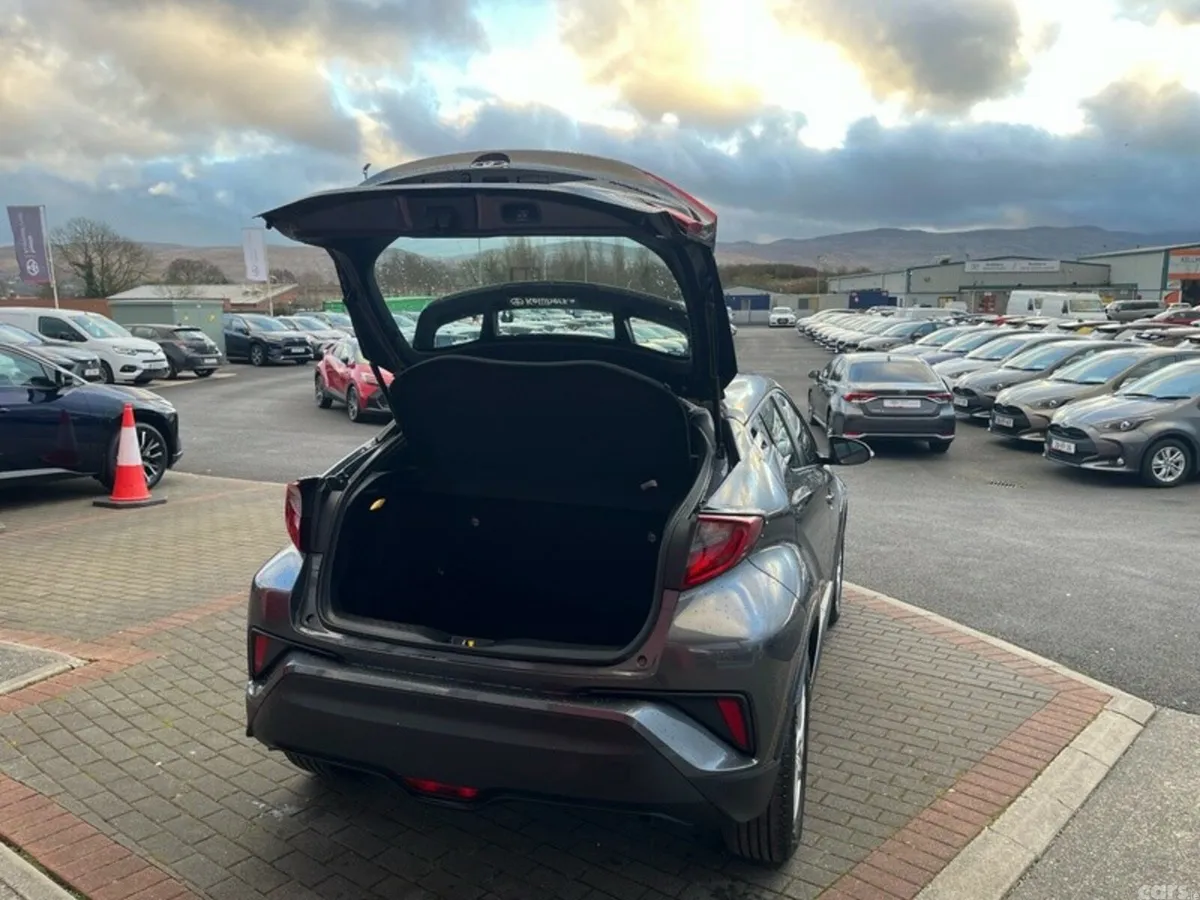 Toyota C-HR SUV, Petrol Hybrid, 2023, Grey
