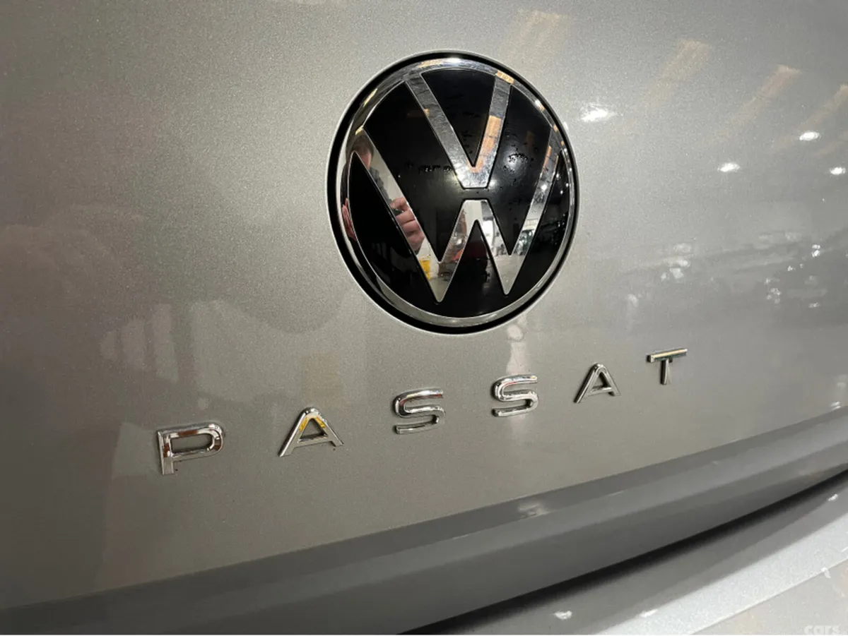 Volkswagen Passat Saloon, Diesel, 2022, Grey