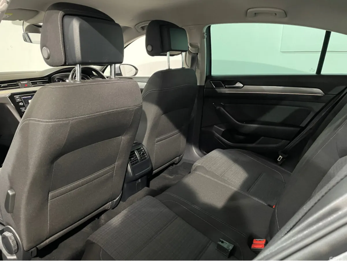 Volkswagen Passat Saloon, Diesel, 2022, Grey