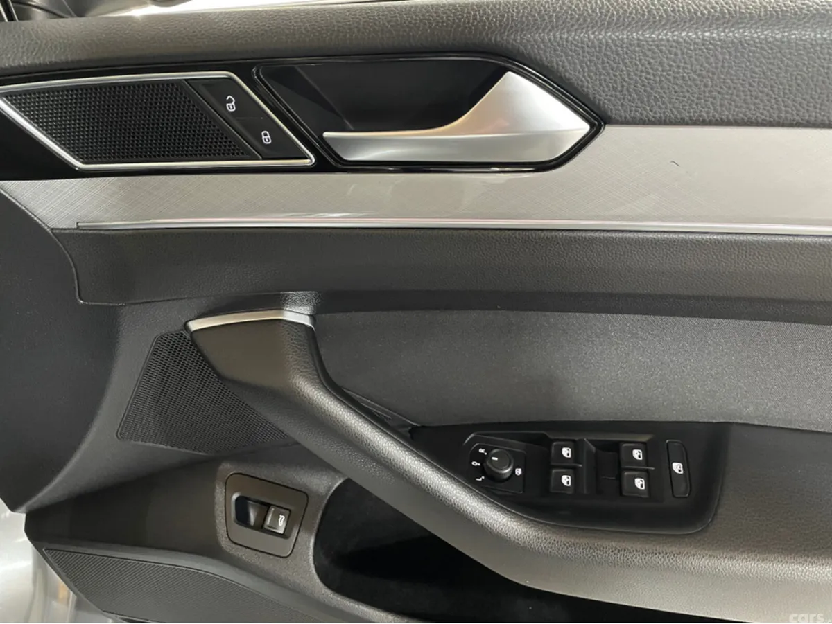 Volkswagen Passat Saloon, Diesel, 2022, Grey