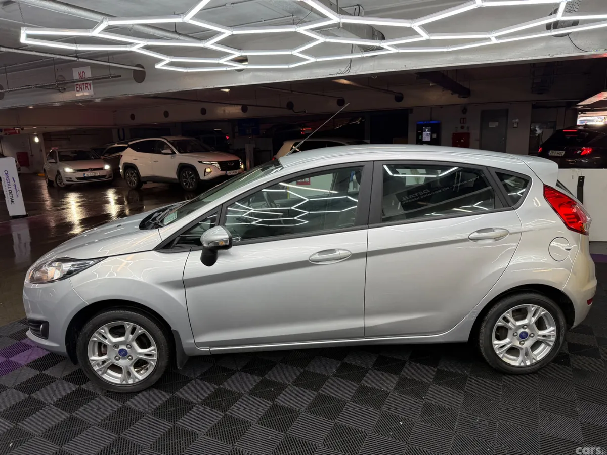 Ford Fiesta Hatchback, Petrol, 2015, Silver