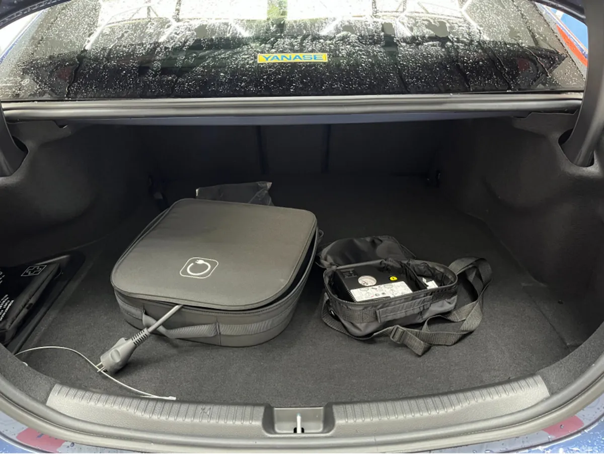 Mercedes-Benz C-Class Saloon, Petrol Plug-in Hybrid, 2024, Blue