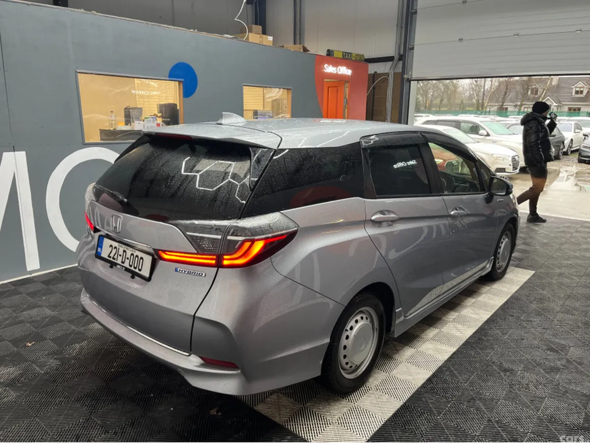 Honda Shuttle MPV, Petrol Hybrid, 2022, Silver
