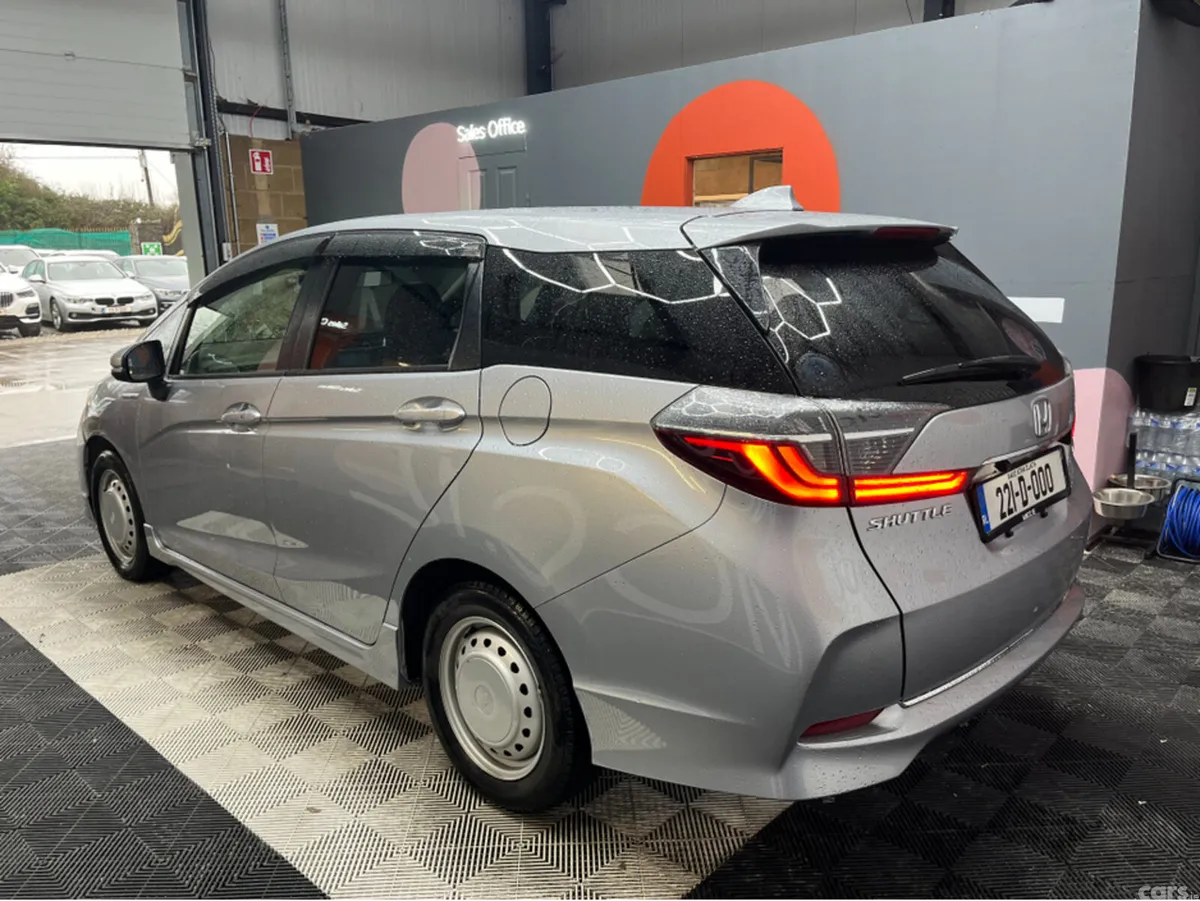 Honda Shuttle MPV, Petrol Hybrid, 2022, Silver