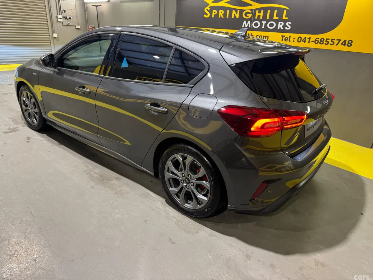 Ford Focus Hatchback, Petrol Hybrid, 2025, Grey
