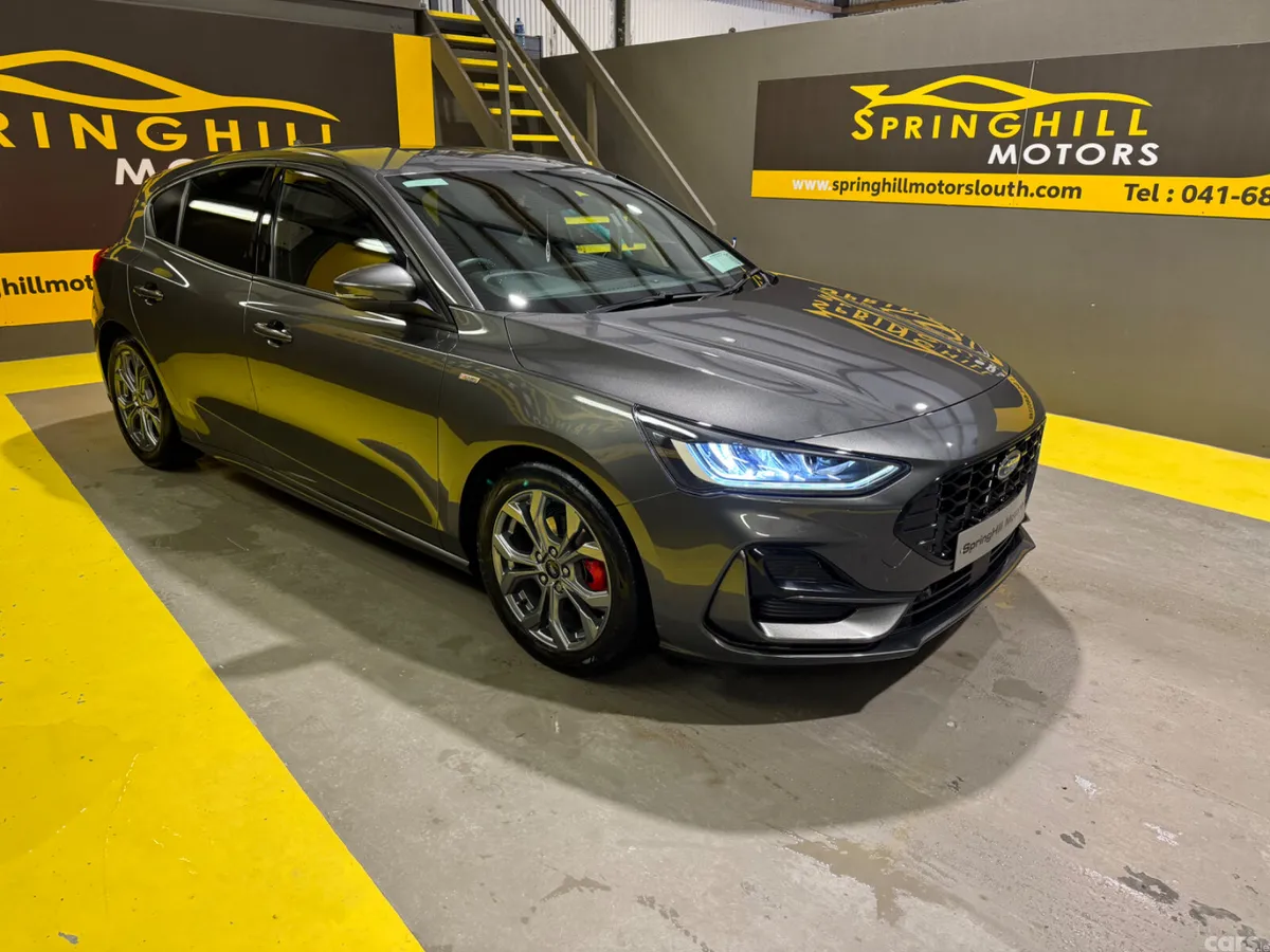 Ford Focus Hatchback, Petrol Hybrid, 2025, Grey